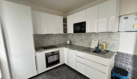 3-izb. byt, Komárnická ul., Ružinov pri Štrkovci