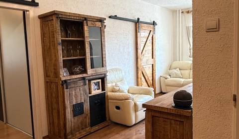 REZERVOVANÝ! 3 izbový kompletne zrekonštruovaný byt s balkónom