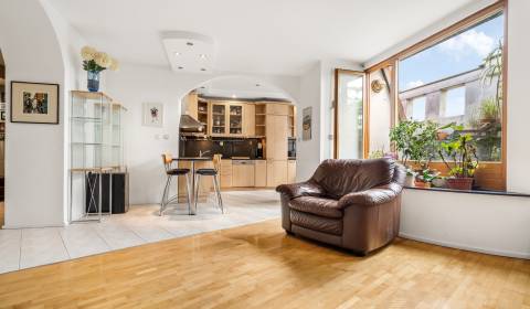 VEĽKORYSÝ 4 izb. 130 m2 + balkón - PREZIDENTSKÝ PALÁC - Staré Mesto