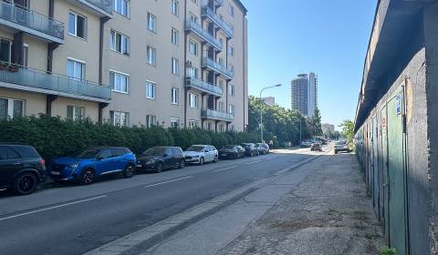 REWIN I Garáž s montážnou jamou a elektrinou na Kukučínovej ulici