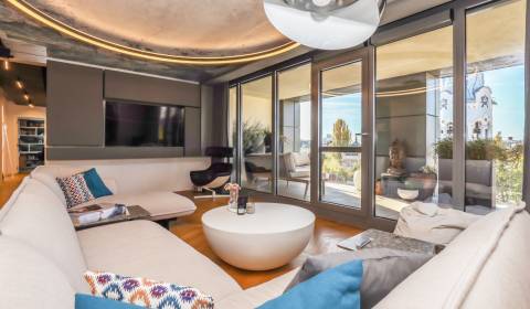 Jedinečný luxusný 3 izbový penthouse s terasou pri Modrom kostolíku