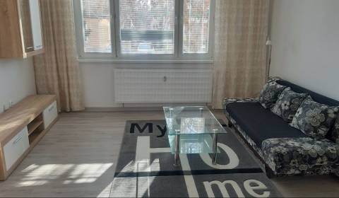 SENEC: ZARIADENÝ 1-izbový byt s loggiou v CENTRE mesta