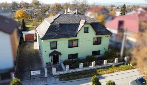 Predaj priestranného rodinného domu s veľkým pozemkom – Nižná Hutka