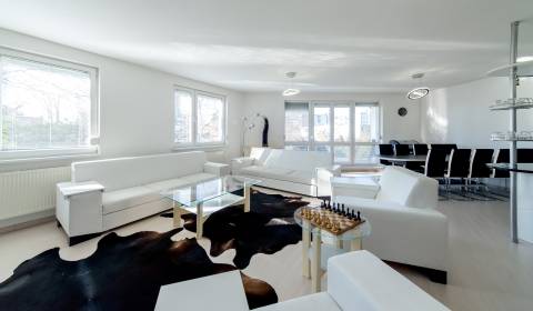 Výnimočný, slnečný 5i byt 183m2, terasa, parking, súkromný areál