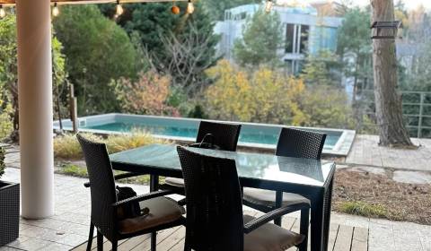 Na prenájom 4 izb. byt vo vile so záhradou, Staré Mesto, Dolná ul.