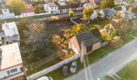 Kúpte si STAVEBNÝ POZEMOK na 3 RD alebo 2 DVOJDOMY s IS, INTRAVILÁN