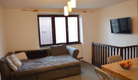  3-IZBOVÝ BYT S BONUSOVÝM OBYTNÝM PRIESTOROM + GARÁŽ – PREDAJNÁ