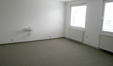 Prenájom kancelárskych priestorov-31m2, Vrbovská Cesta, Piešťany