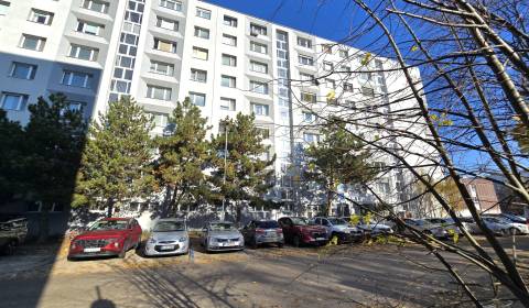 Apartim  predá priestranný 4 izb byt s loggiou na Vyšehradskej ulici