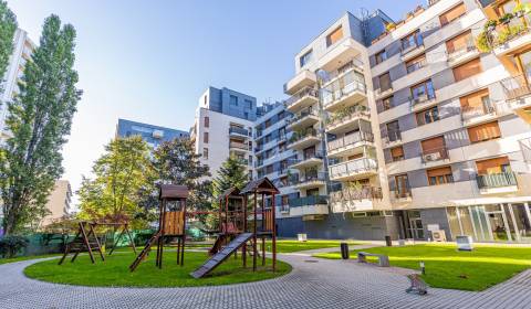 Priestraný 3(4) izb. byt, 81 m2, loggia 8,5m2, 3 x balkón, BORIA