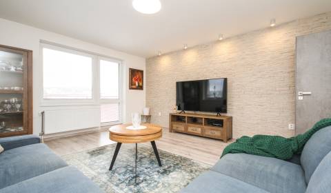 Veľký 3i byt 95m2 +balkón +terasa, Staničná - Trenčín
