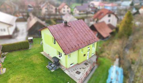 Exkluzívne na predaj rodinný dom s pozemkom 775 m2, Dolný Vadíčov