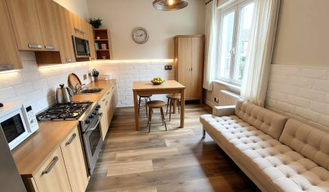 REZERVOVANÝ 3 izbový tehlový byt 101m2 v centre mesta Zvolen 