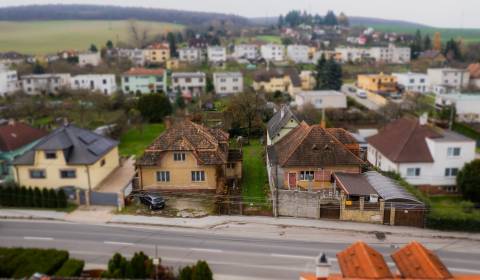 Rodinný dom s prístavbou, pivnicou a veľkým pozemkom 