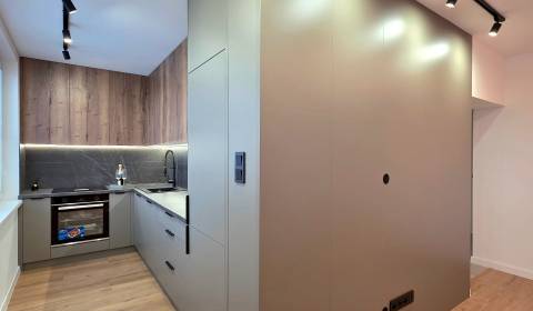 REZERVOVANÝ - Moderný 3-izbový byt po rekonštrukcii na Terase, Košice