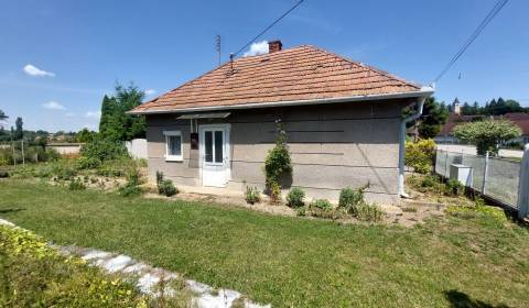 PREDAJ - ÚTULNÝ DOMČEK NA ROZĽAHLOM POZEMKU - NEVIDZANY