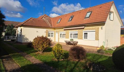 REZERVOVANÉ! Predáme 4-izb. rodinný dom, pozemok 1414 m2, Vráble