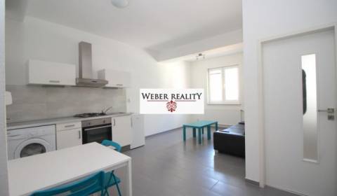 2-izb. v úplnom cenre Gorkého ul.pri pešej zóne, cena vrátane Energií