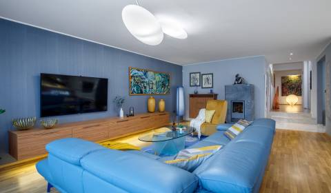 Výnimočný rodinný dom z poctivých materiálov v centre mesta Senec 