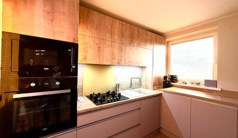 EXKLUZÍVNE - Veľký 3i byt s benefitmi rodinného domu, Boleráz