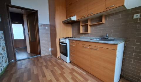 REZERVOVANÉ 2-izbový byt s nádherným výhľadom v pôvodnom stave  