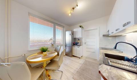 ZREKONŠTRUOVANÝ 3-IZBOVÝ BYT (74 m2) S BALKÓNOM, PIVNICOU, 2 x WC