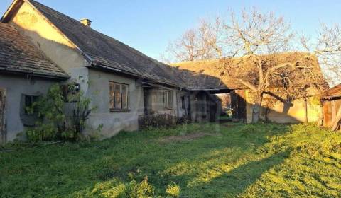 Priestranný slnečný pozemok s veľkým potenciálom