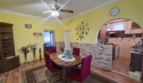 Na predaj priestranný rodinný dom Hurbanovo !