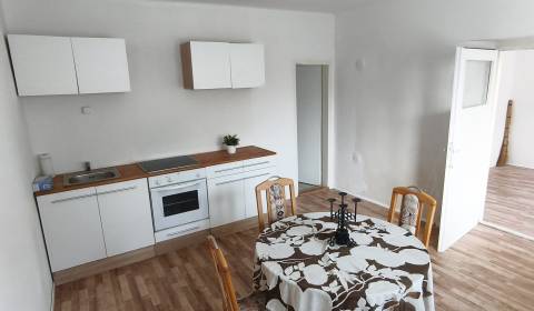 Rodinný dom - Lúčnica nad Žitavou 