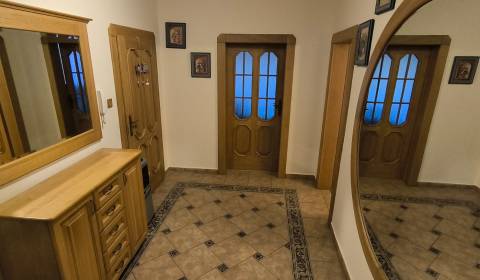 3 izbový byt Humenné s logiou v tichom prostredí.