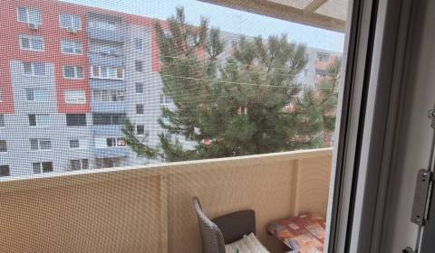 PREDANÉ : 2 izbový veľkoplošný byt ,65 m2 s balkónom - KOMÁRNO