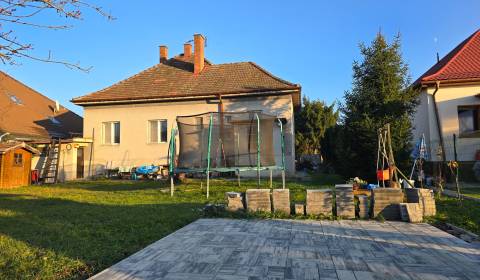 Rodinný dom s pozemkom 860 m2