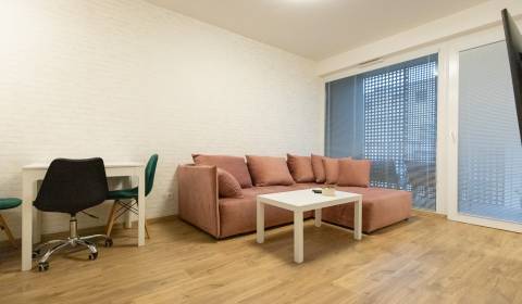 Zariadený 2i byt s lodžiou v rezidencii Pri Mýte