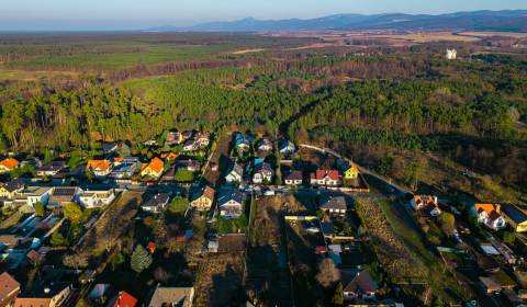 Stavebný pozemok na RD /dvojdom, pri lese za traťou, 1170m2, všetky IS