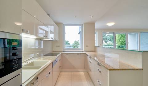 Prenájom exluzívneho 3 izbového apartmánu v Diplomat Parku.