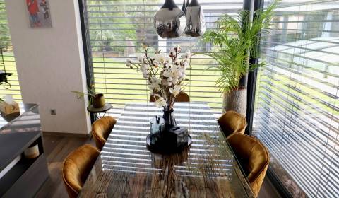 NADŠTANDARDNÝ 5 izbový dom Jánošíkova / Piešťany