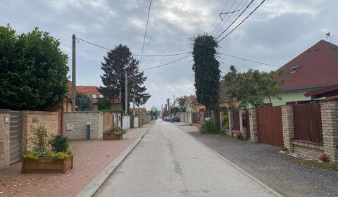 Starší rodinný dom pripravený na rekonštrukciu - Podunajské Biskupice