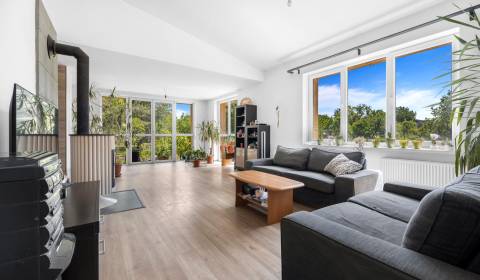 Na predaj 6 izbový dom s 3xgarážou- v Dunajskej Lužnej