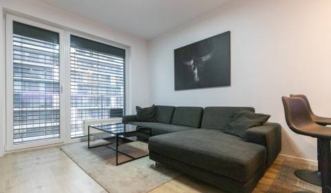 Luxusný 2i byt s loggiou v Slnečniciach, Petržalka