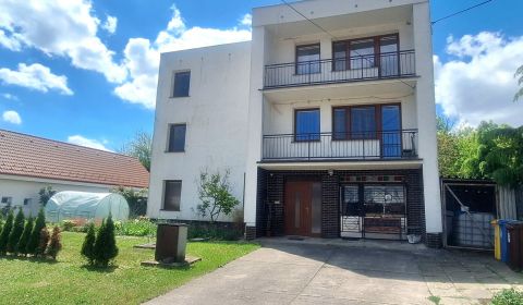 PREDAJ: 5+2 izbový rodinný dom, Dolný Lopašov