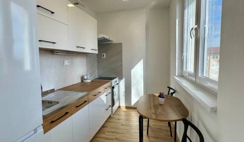 Na prenájom: 3-izbový byt po kompletnej novej rekonštrukcii – centrum