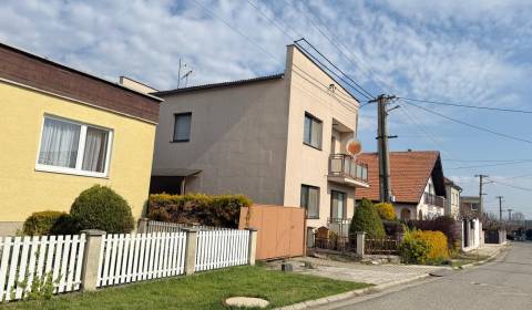 Solčany 4i. RD s letnou kuchyňou, garážou a pekným pozemkom