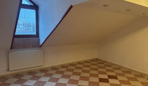 Podkrovná kancelária – ŠAFÁRIKOVA UL., SENEC