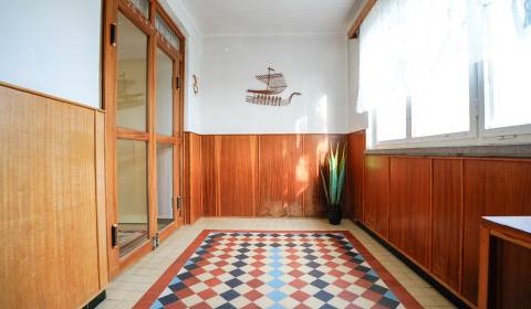 ZNÍŽENÁ CENA - RODINNÝ DOM s garážou na PREDAJ - Dubnica n/V až 758m²