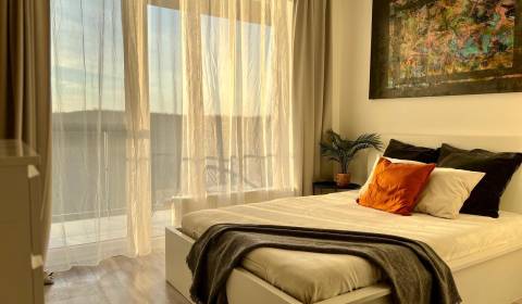 SLNEČNÝ 1-IZBOVÝ BYT, KOMPLET. ZARIADENÝ, SLNEČNICE