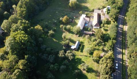 Pozemok (10 000m2) s viacerými budovami vo Veľkom Krtíši!