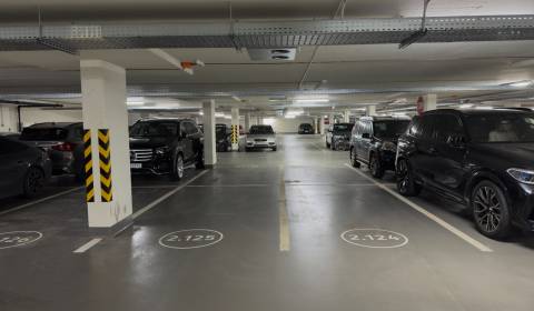 Parkovacie státie vo Veži 1-SKY PARK