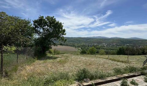 Kamenný klenot nad Šahami: Štýlová novostavba 