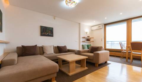 EXKLUZÍVNE Zrekonštruovaný 2i byt s 2 loggiami