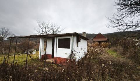 Predaj Vinica s dvoma viničnými domčekmi